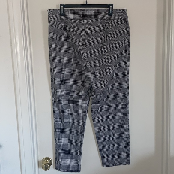 {George} Houndstooth Print Cropped Stretch Pants - Picture 4 of 5